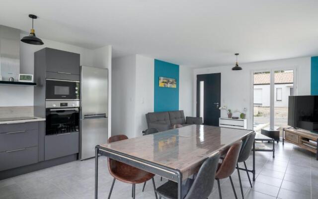 Maison moderne pour sept personnes a Saint Michel Chef Chef