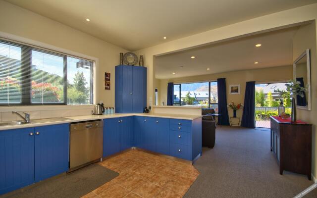 2 Goldleaf Hill