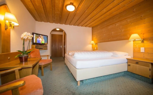 Hotel Cresta – Guest Rooms – Samnaun