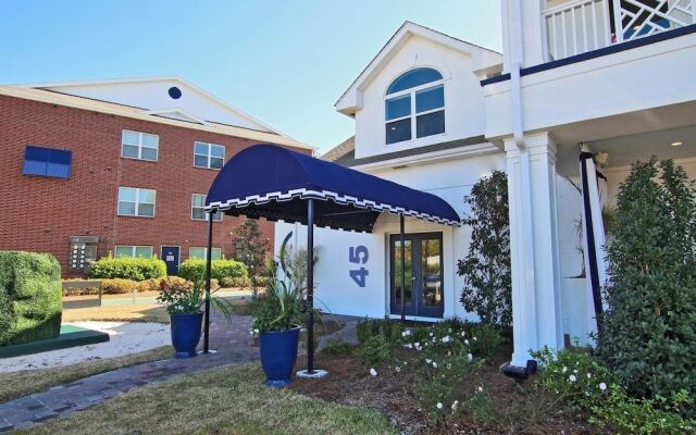 Emerald Greens 1102 - 1 Br condo