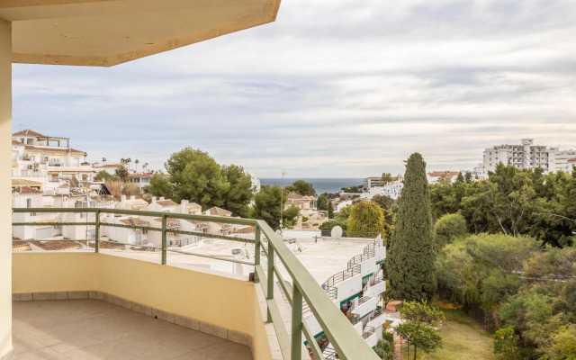 Bright and Spacious 2 Bed Apt