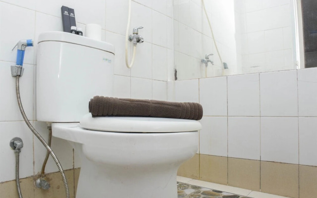 Comfort And Simple 2Br At Bassura City Apartment