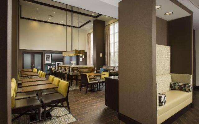 Hampton Inn & Suites Syracuse/Carrier Circle