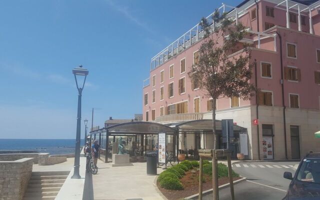 Rotonda Inn Novigrad