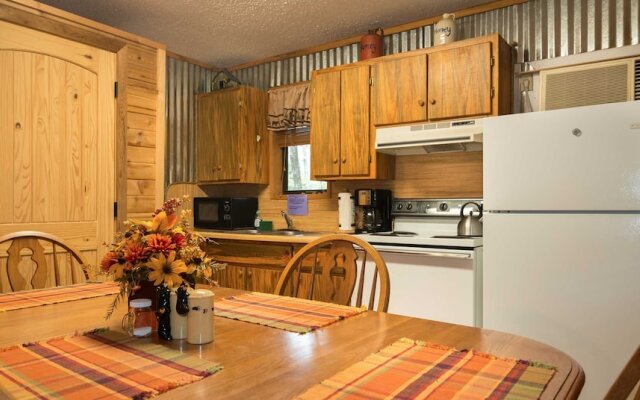Bear Hollow Cabin With Hot Tub Minutes Away From Beavers Bend State Park and Broken Bow Lake by Redawning