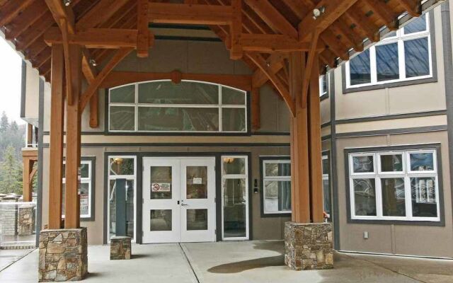 Kaslo Bay Condominium