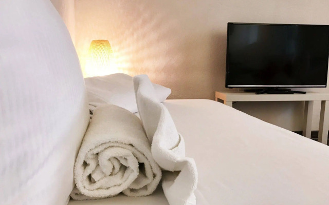 INSIDE FIVE City Apartments