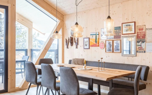 Welcoming Chalet With hot tub