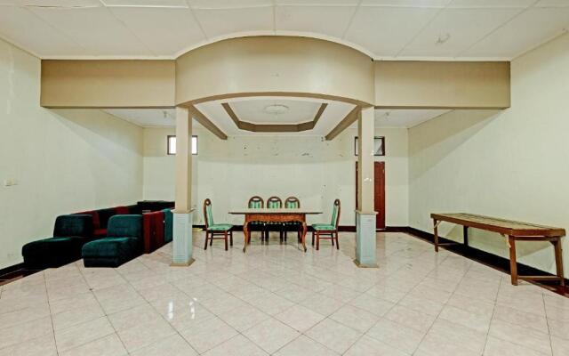 OYO 92406 Hotel Renata 1