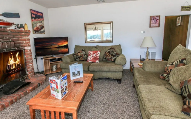 RedAwning Lakefront Retreat