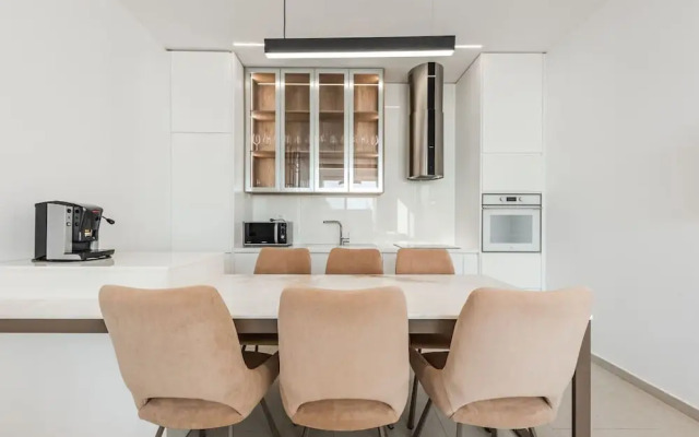 Seaside Retreat Green Coast