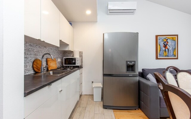 Awesome Apartment in Novi Vinodolski With 2 Bedrooms and Wifi