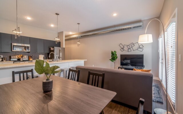 Des Moines Classy 2BD 2BA Downtown Apartment