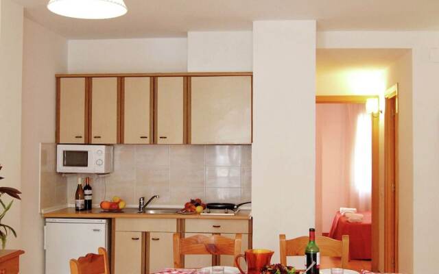 Cozy Apartment in Empuriabrava With Swimming Pool