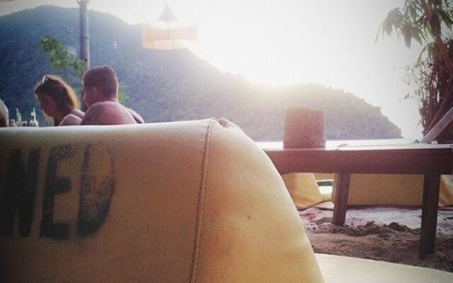 Koh Phi Phi Stones Bar Dorm Rooms & Restaurant