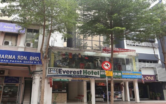 OYO 334 Everest Hotel