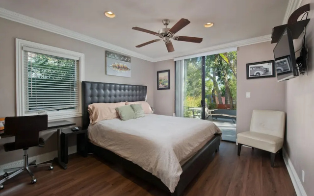 Ground Floor In Venice Near The Beach 3 Bedroom Home by RedAwning