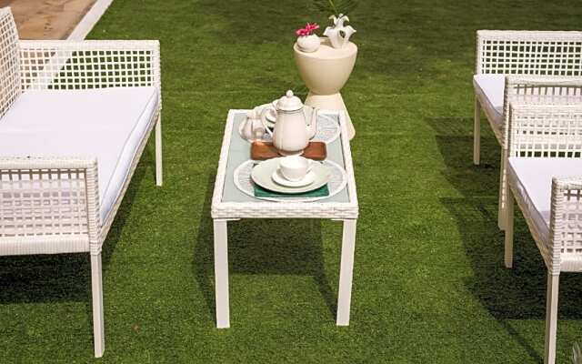 luxury villa for 4 persons with privete garden