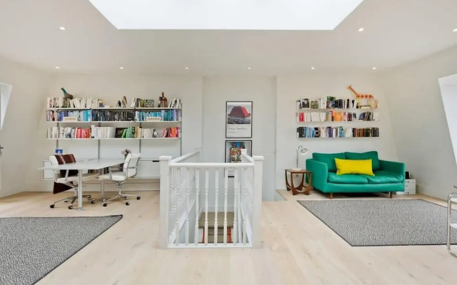 Gorgeous & Grand 5 Bed House, Holland Park