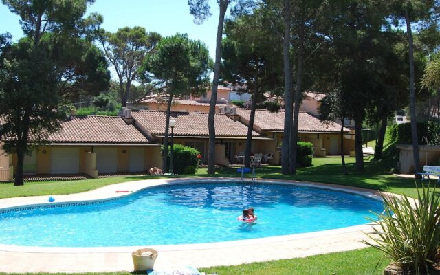 Beautiful Holiday Home With Dishwasher at 900m. From the sea