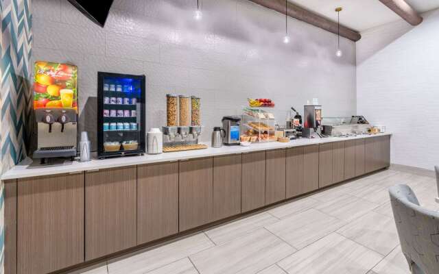 La Quinta Inn & Suites by Wyndham Santa Rosa