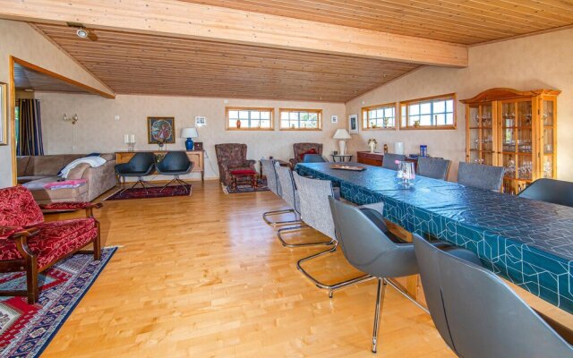 Awesome Home in Fjørtoft With 5 Bedrooms, Internet and Sauna