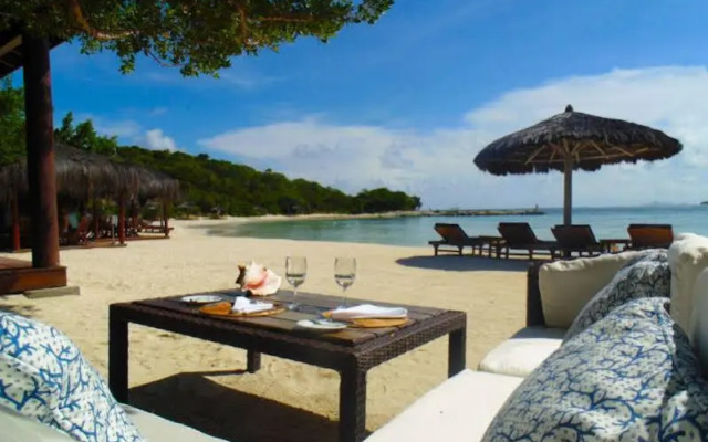 Tamarind Beach Hotel & Yacht Club