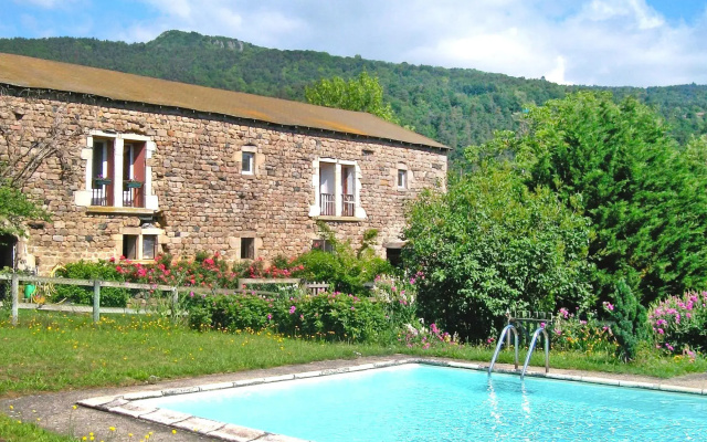 Rural Pool Retreat in the Hills