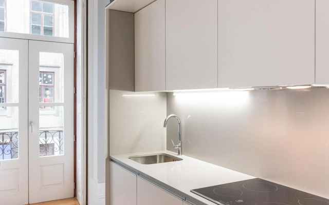LovelyStay - Porto Windows with AC by central station