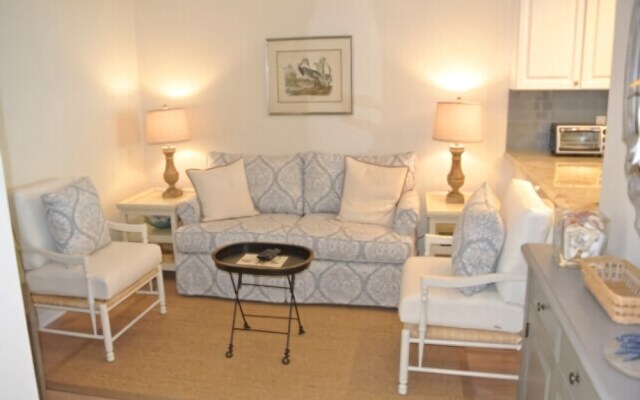 Seagate W 502 - 2 Br Condo