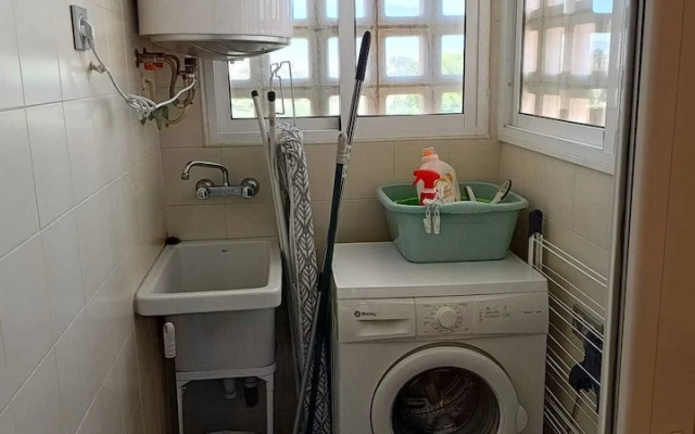 Lovely 2 Bedroom, 2 Bathroom Apartment With Pool