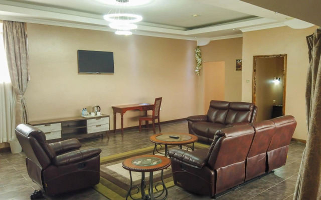 67 Airport Hotel
