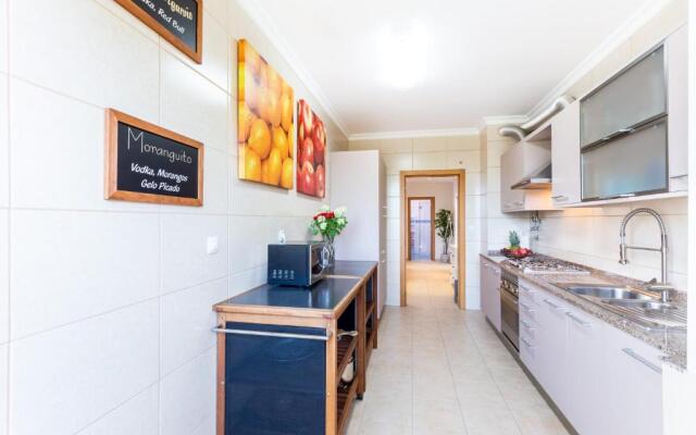 Sacha's sweet home, lovely 2 bedroom apartment, walking distance to town, beach and marina