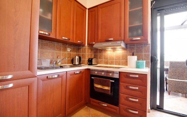 Luxury 2br apartment 50m from beach
