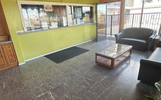 Passport Inn & Suites Corona Hotel