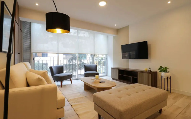w Charming 2BR w Balcony in Miraflores