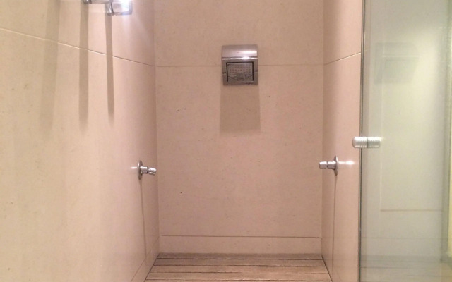 Top floor with balcony in Copacabana