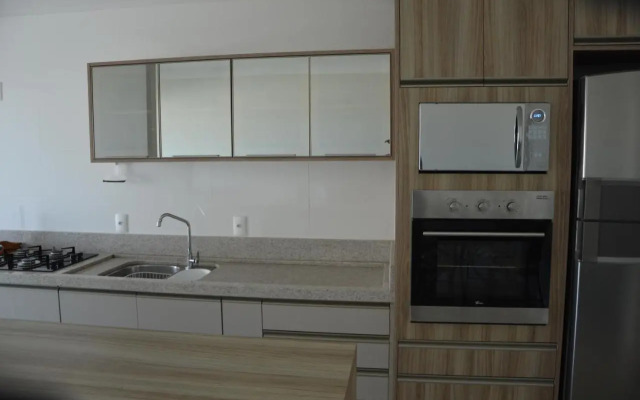 Belíssimo apto 2 suítes com vista para o mar