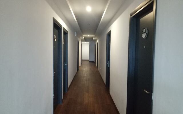 Front One Boutique Tugu Muda Semarang