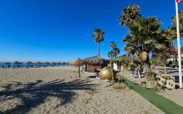 Puerto Banus 2linea playa con piscina y parking privado