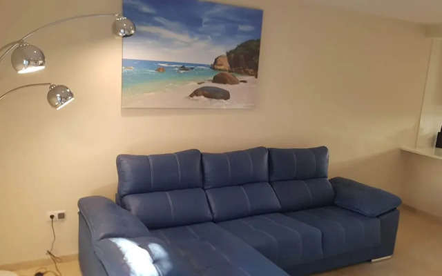 Apartmentsleeps4-pool-bbq-garden-ac