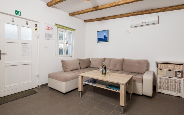 Nice Home in Sveti Jakov With Wifi and 2 Bedrooms