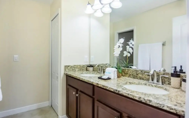 Home next to Disney CG1406