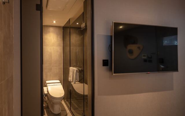 Roaders Plus Hotel Taipei Station