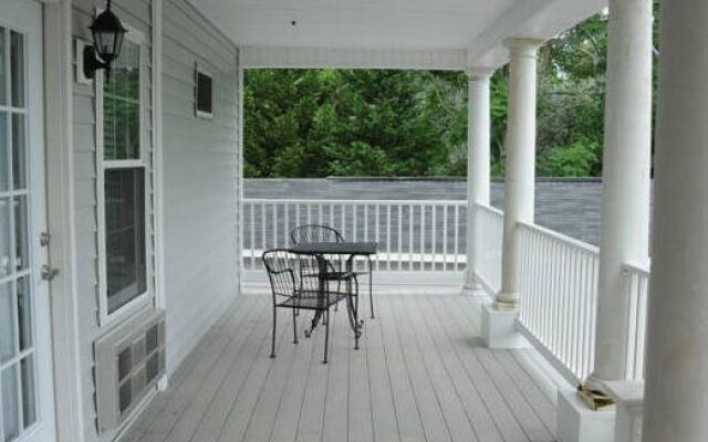 Acorn Hill Lodge and Spa