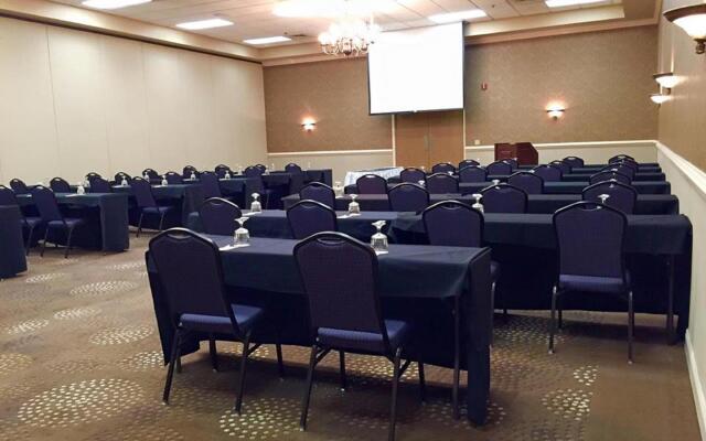 DoubleTree by Hilton Hotel Bloomington