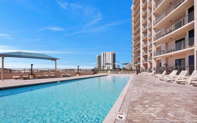 Beachfront Condo w/ View & Pool, Sleeps 8