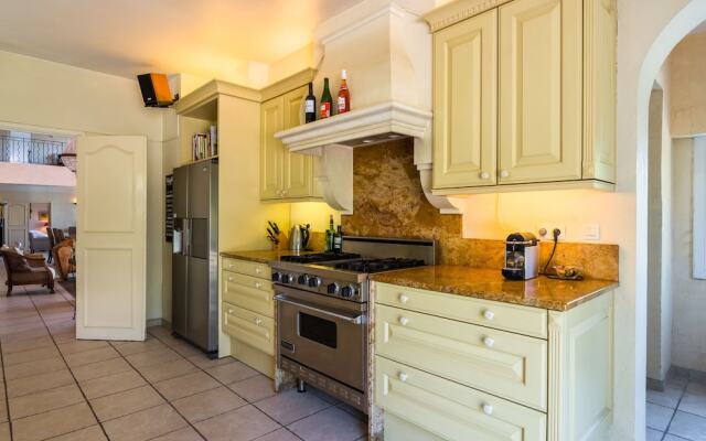 Spacious Villa in La Gaude With Swimming Pool