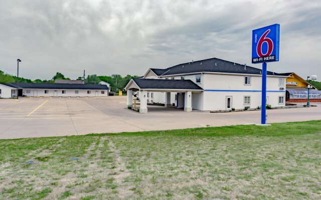 Motel 6 Augusta, KS