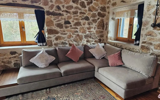 Tepeboz Stone House Karaburun